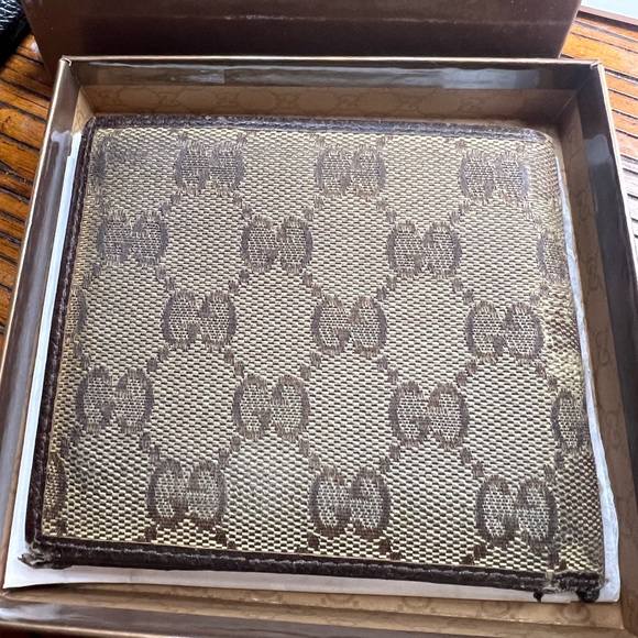 Gucci Bifold Wallet GG Canvas - Used Authentic with box and papers Retail $880 - Picture 7 of 7